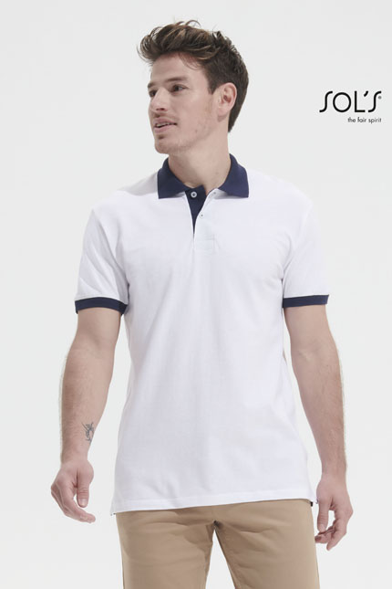 Prince - 11369POLO-SHIRTS / SOLSUnisex πόλο πικέΠεριγραφή: Το συγκεκριμένο πόλο διαθέτει κοντά μανίκια, πλαϊνά σκισίματα και πατιλέτα με 2 κουμπιά στον ίδιο τόνο, καθώς και ένα επιπλέον κουμπί στην εσωτερική ραφή. Ενσωματώνει ελαστικό ριπ στο γιακά και τα μανίκια, με φακαρόλα στο λαιμό και διχρωμία στο γιακά, τα μανίκια και τα πλαϊνά σκισίματα. Σύνθεση:Πικέ 190g/m² - 100% Βαμβάκι Ringspun πενιέ || Grey melange: 85% βαμβάκι/15% βισκόζη - Εφαρμογή ως Επαγγελματική Ένδυση: Ιδανικό για εργαζόμενους σε περιβάλλοντα όπως εστιατόρια, ξενοδοχεία ή άλλες επαγγελματικές περιστάσεις που απαιτούν κομψότητα και άνεση.Υλικό και Άνεση: Το 100% βαμβακερό υλικό προσφέρει εξαιρετική άνεση και ανθεκτικότητα, ιδανικό για καθημερινή χρήση και απαιτητικές συνθήκες εργασίας.Δυνατότητα Προσαρμογής: Διαθέτει δυνατότητα για εκτυπώσεις λογοτύπου ή μηνύματος του πελάτη, επιτρέποντας την προσωποποίηση της επαγγελματικής ένδυσης.Διαθεσιμότητα σε Χρώματα:Διατίθεται σε ποικιλία χρωμάτων όπως γκρι μελανζέ, καθώς και άλλες επιλογές ανάλογα με τις φωτογραφίες.